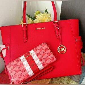 MICHAEL KORS GILLY LARGE DRAWSTRING TRAVEL TOTE LEATHER + WALLET SET